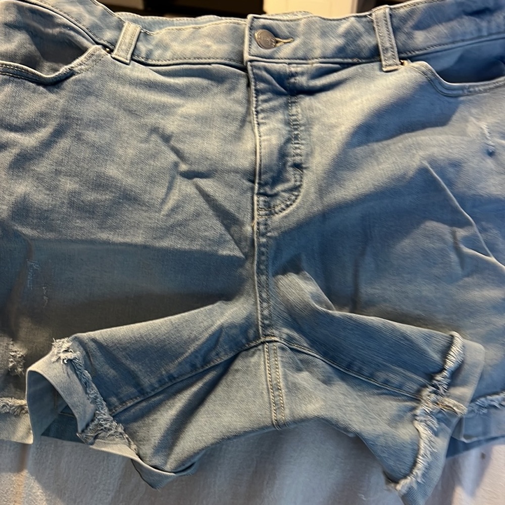 Terra & Sky Denim Stretch Shorts (3 pairs light wash colors available) - Picture 3 of 8